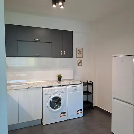 Sea Garden Apartment *