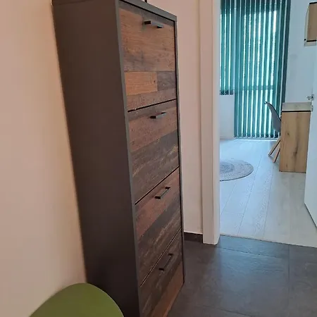 Sea Garden Apartment *