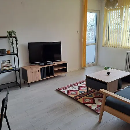 Sea Garden Apartment *